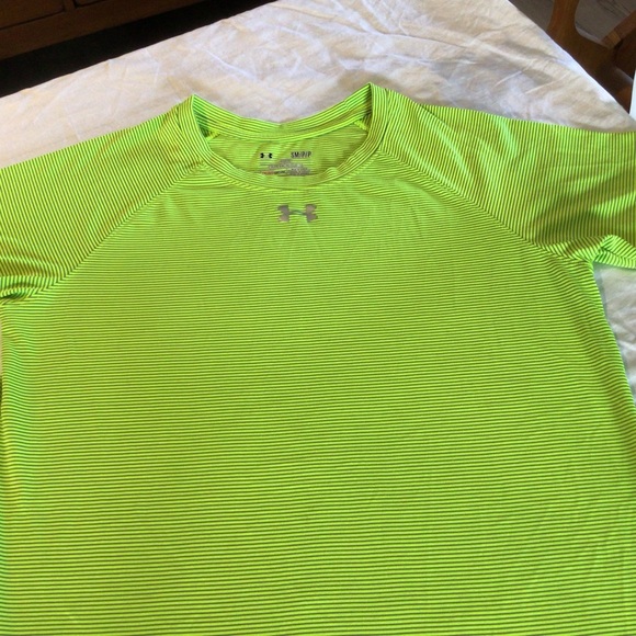 Under Armour Short Sleeve Shirts Loose fit, SM/PP lime green with Bk Lines EUC - Picture 5 of 5